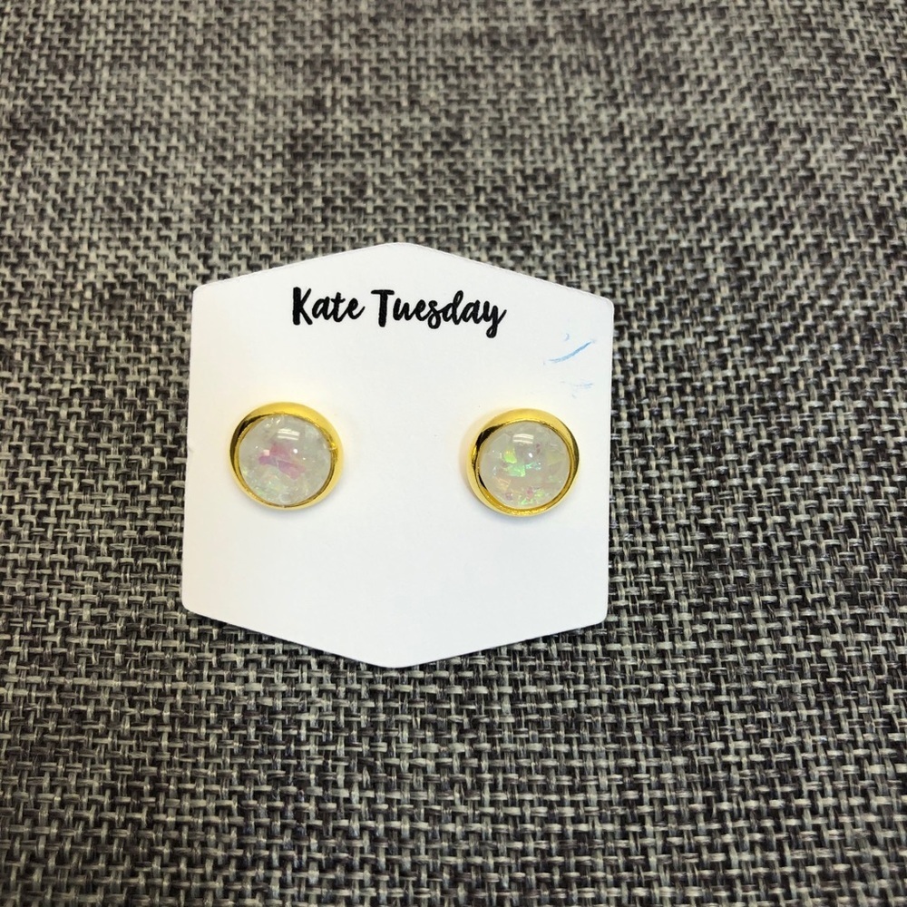 5/$20 mini‎ pearl colored gold trim stud earrings